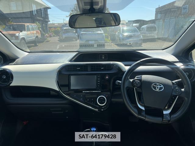 Toyota AQUA 2017-12 7817593-2