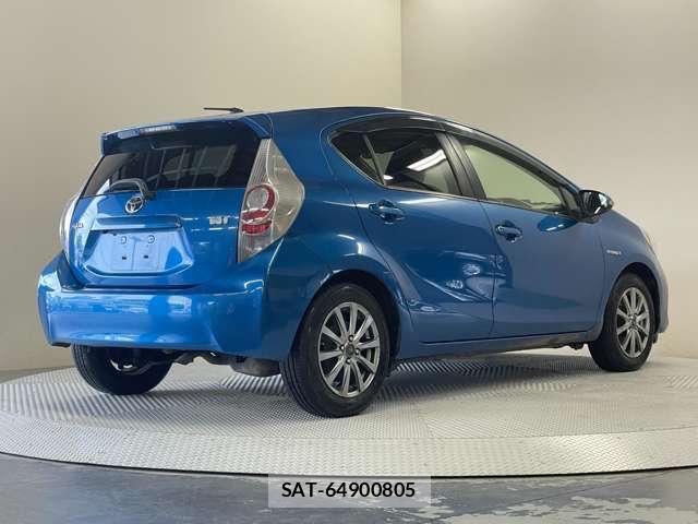 Toyota AQUA 2012-01 7818390-11