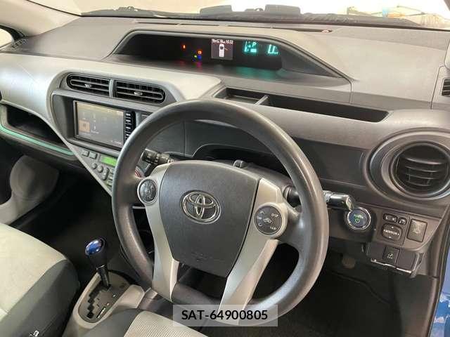 Toyota AQUA 2012-01 7818390-13