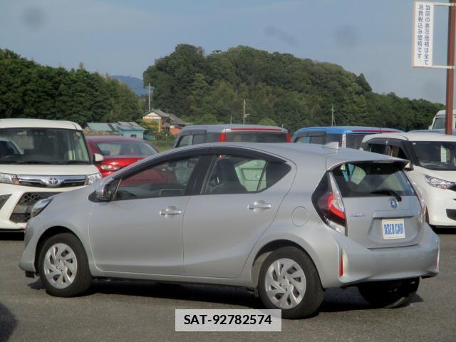 Toyota AQUA 2021-02 7820689-12