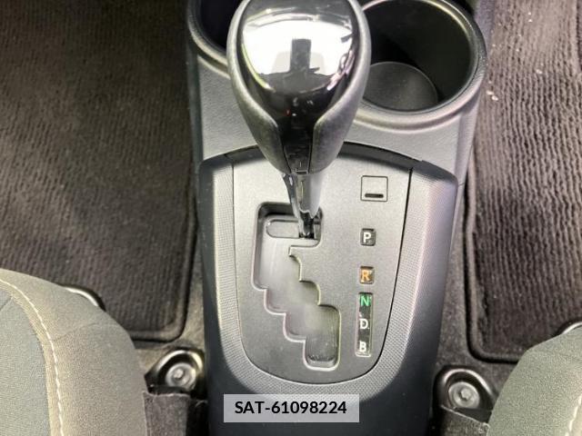 Toyota AQUA 2020-01 7821168-16