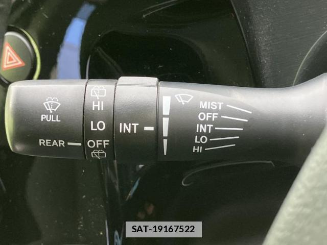Toyota AQUA 2019-02 7821617-15