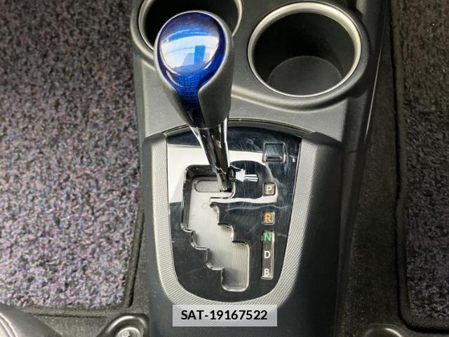 Toyota AQUA 2019-02 7821617-16