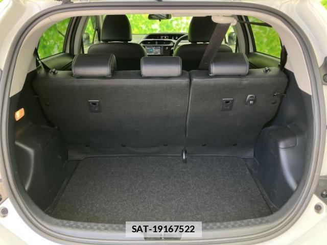 Toyota AQUA 2019-02 7821617-7