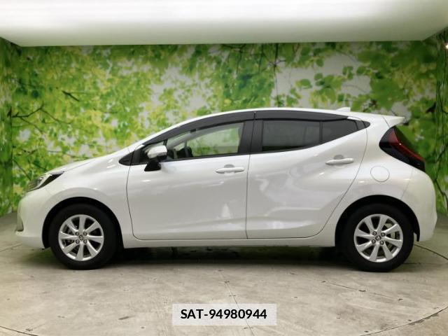Toyota AQUA 2022-02 7821713-1