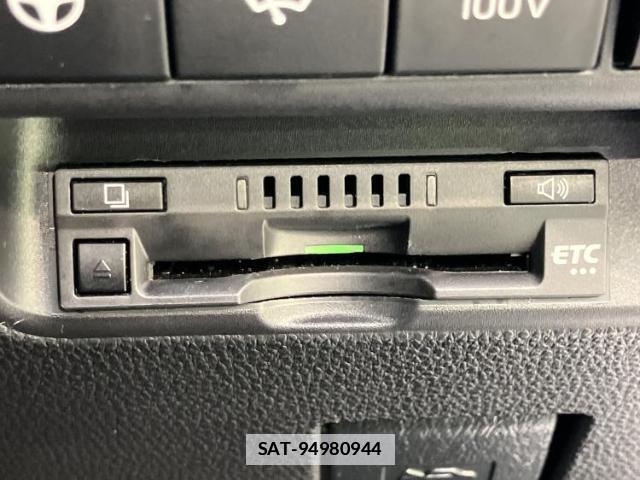 Toyota AQUA 2022-02 7821713-17