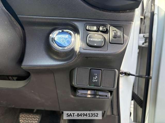 Toyota AQUA 2012-07 7822659-11