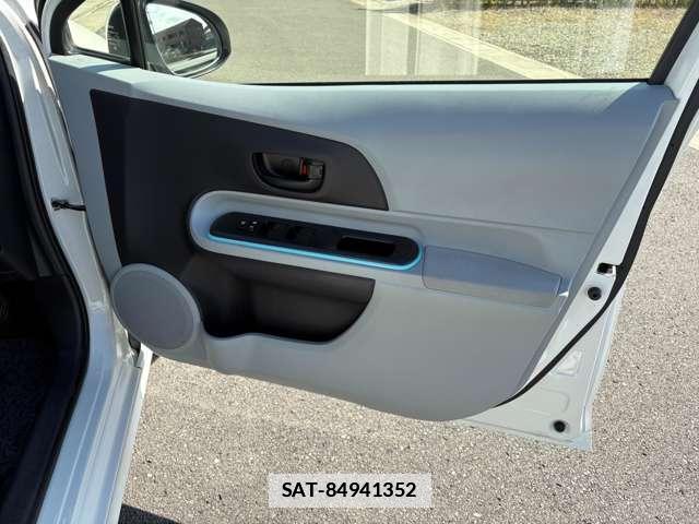Toyota AQUA 2012-07 7822659-15