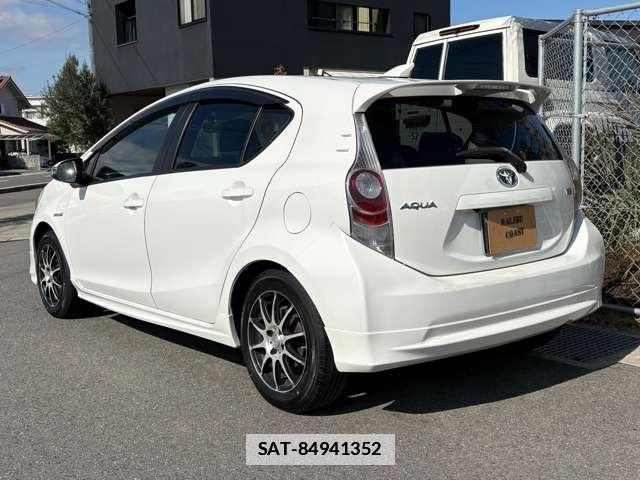 Toyota AQUA 2012-07 7822659-2