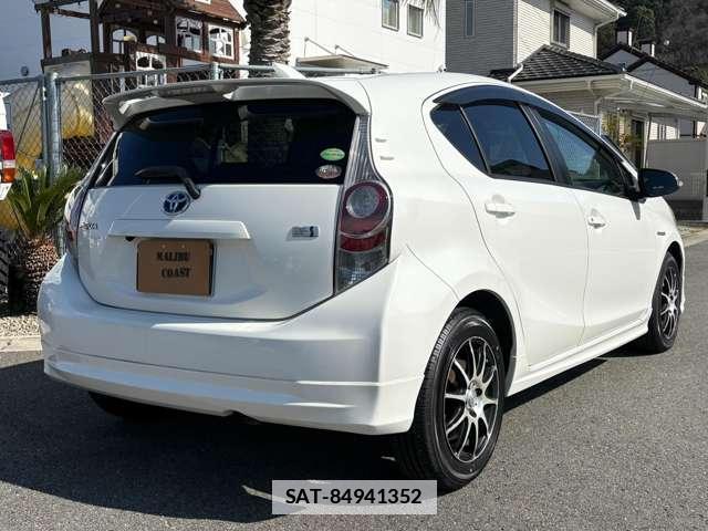 Toyota AQUA 2012-07 7822659-3