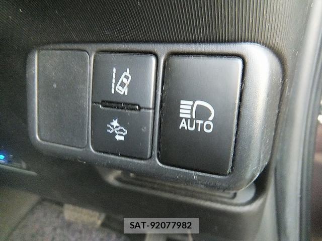 Toyota AQUA 2016-07 7823343-16