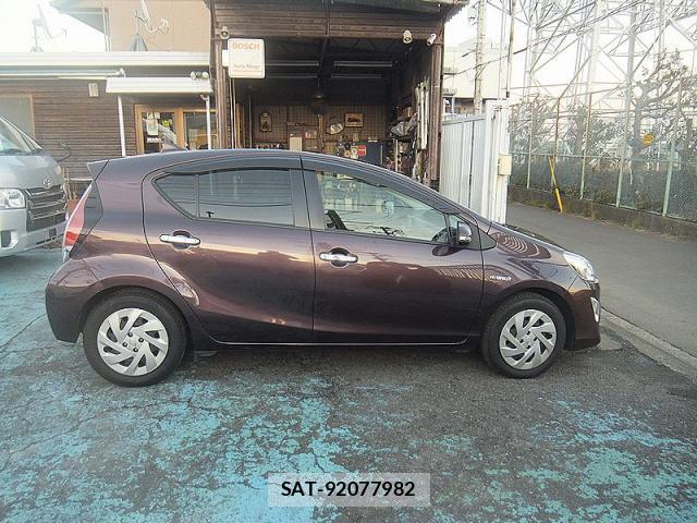 Toyota AQUA 2016-07 7823343-5