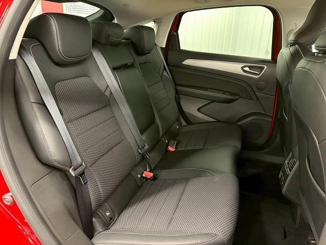 Renault Arkana 2025-03 7823236-7