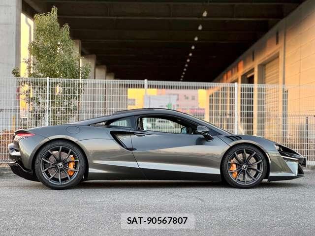McLaren Artura 2023-10 7823255-3