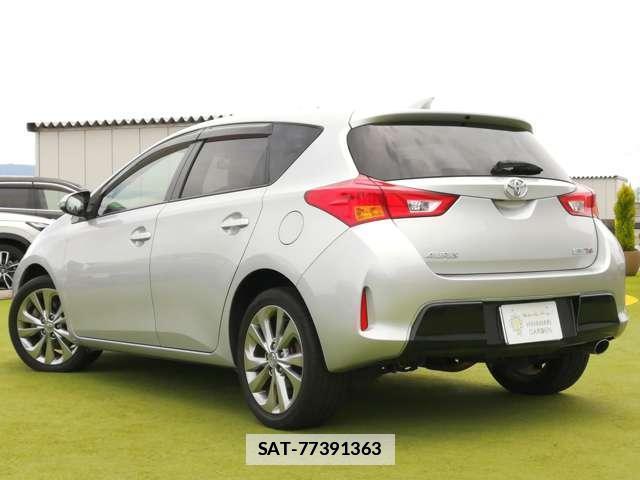 Toyota AURIS 2013-03 7819982-1