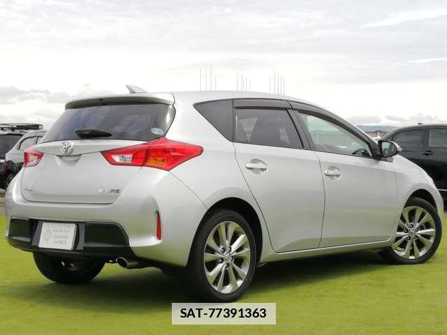 Toyota AURIS 2013-03 7819982-3