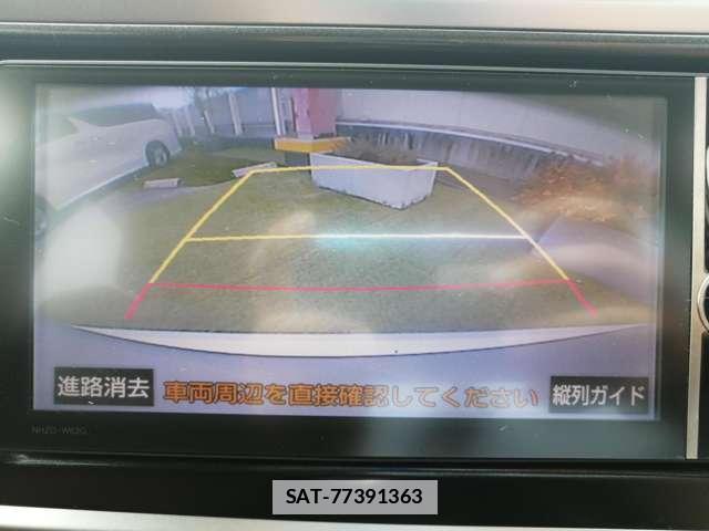 Toyota AURIS 2013-03 7819982-6