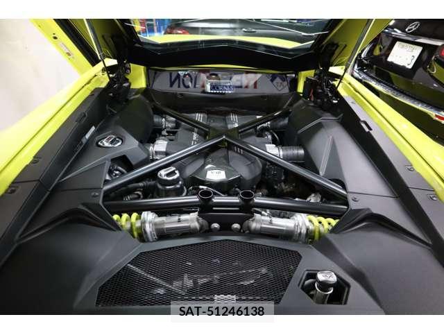 Lamborghini Aventador 2014-10 7817019-2
