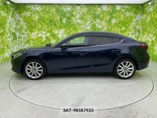 Mazda AXELA 2015-08 7816385-1