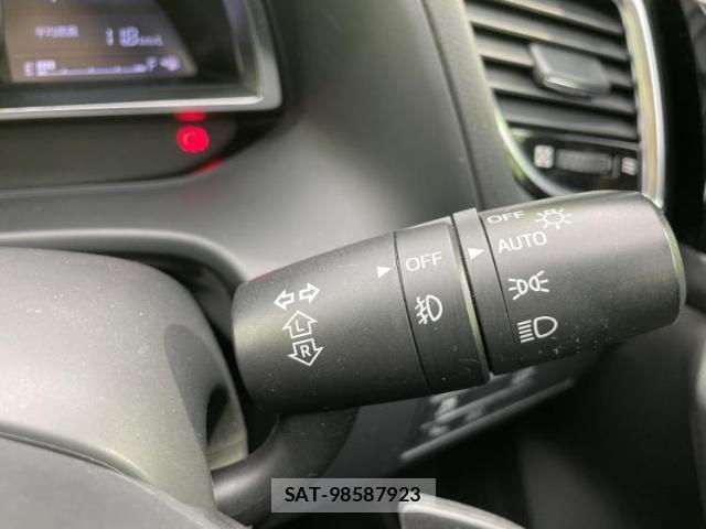 Mazda AXELA 2015-08 7816385-15