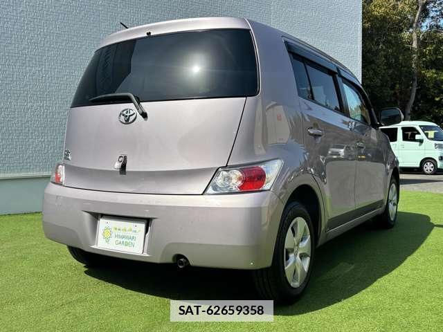 Toyota BB 2009-08 7819899-1