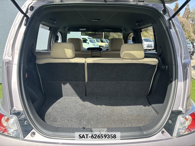 Toyota BB 2009-08 7819899-12