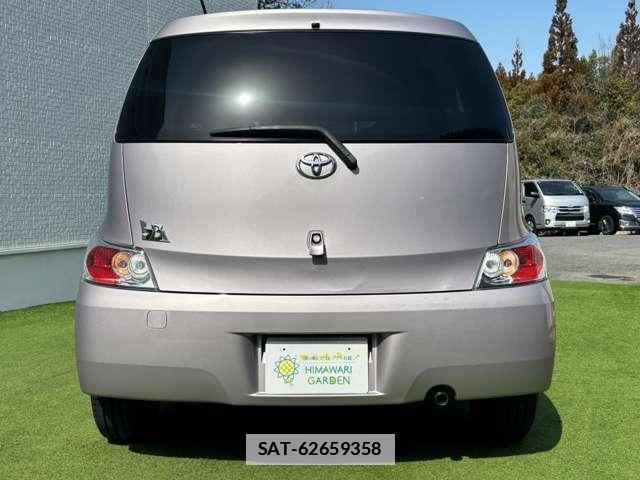 Toyota BB 2009-08 7819899-17