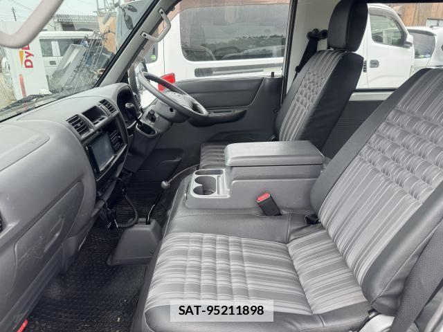 Mazda BONGO VAN 2019-01 7811935-12