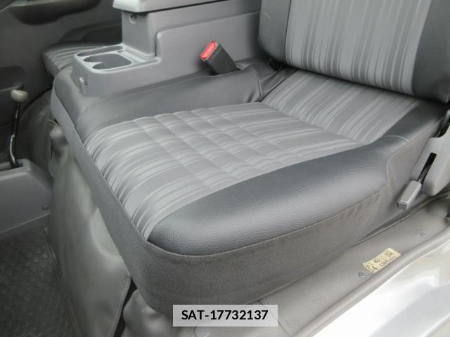 Mazda BONGO VAN 2017-03 7813532-19
