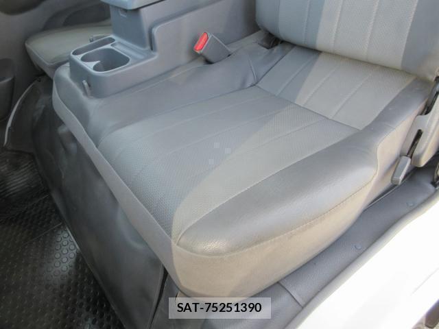 Mazda BONGO VAN 2011-12 7813542-17
