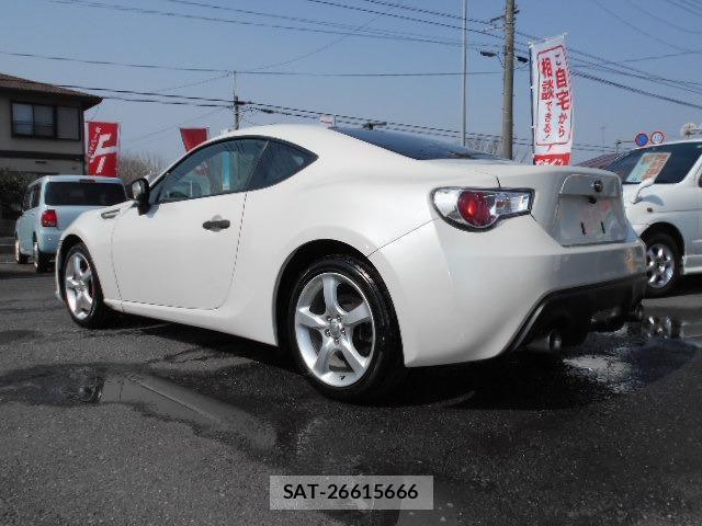 Subaru BRZ 2012-08 7820387-5
