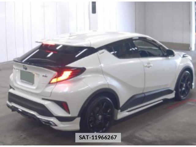 Toyota C-HR 2020-10 7811420-4