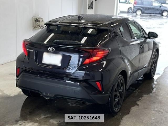 Toyota C-HR 2022-03 7815034-4