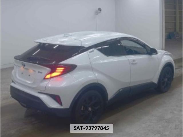 Toyota C-HR 2022-04 7815850-4
