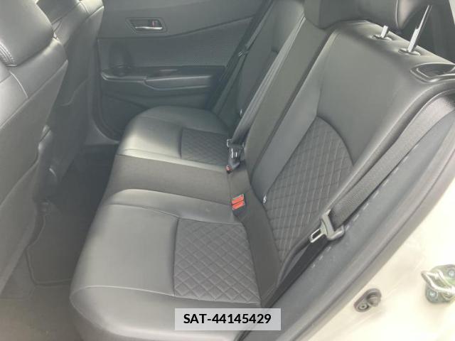 Toyota C-HR 2021-02 7821395-6