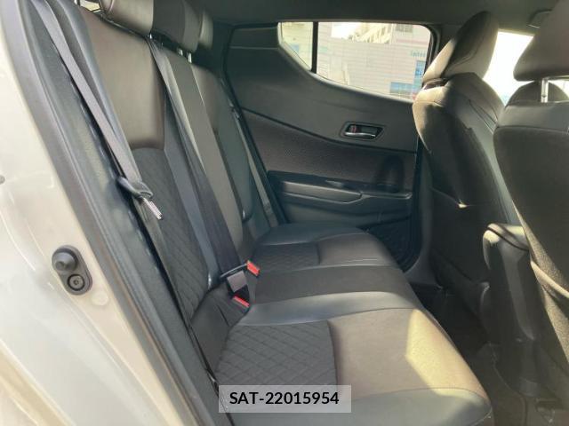 Toyota C-HR 2018-01 7822628-4