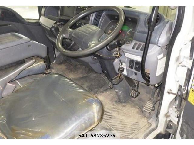 MITSUBISHI FUSO CANTER 2013-11 7812784-2