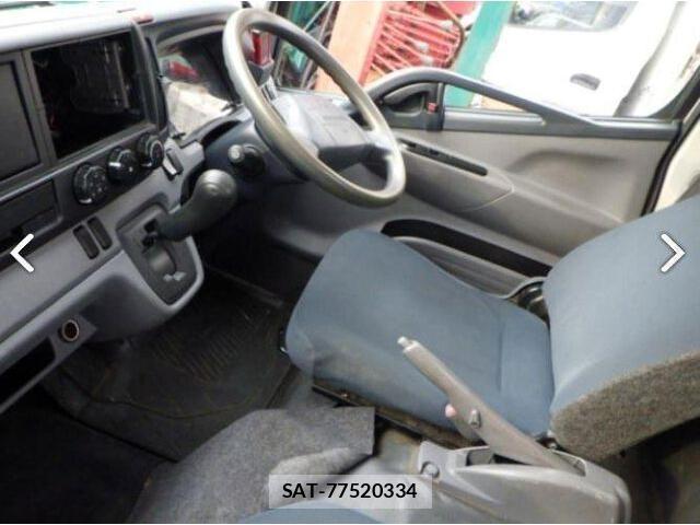 MITSUBISHI FUSO CANTER 2011-09 7813963-2
