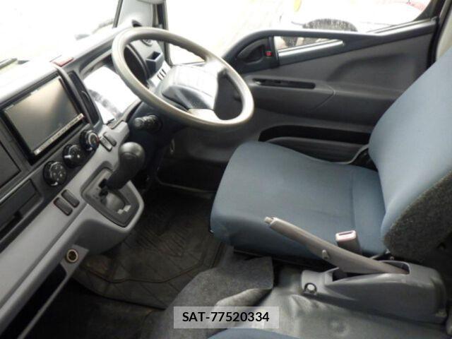 MITSUBISHI FUSO CANTER 2011-09 7813963-5
