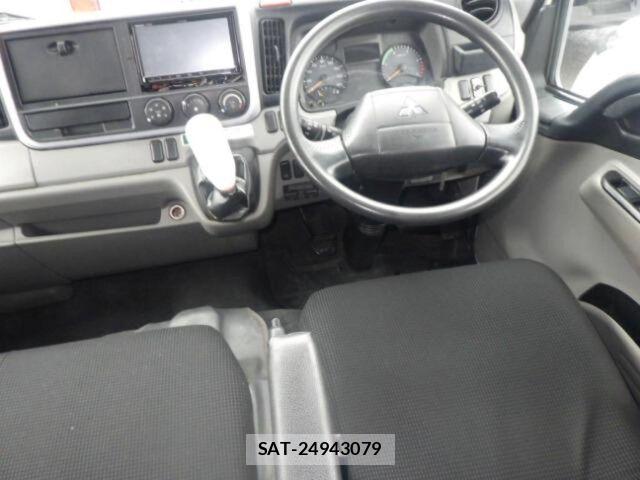 MITSUBISHI FUSO CANTER 2017-08 7814079-5