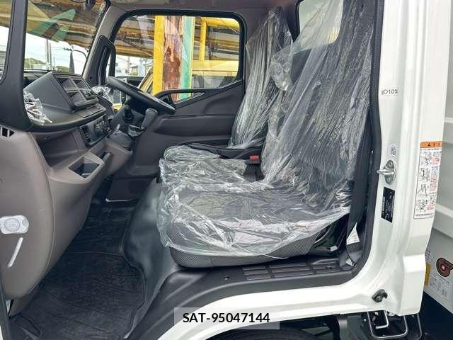 MITSUBISHI FUSO CANTER 2025-12 7814152-4
