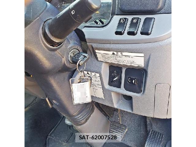 MITSUBISHI FUSO CANTER 2015-03 7817776-6