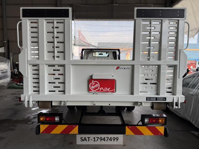 MITSUBISHI FUSO CANTER 2024-10 7817794-1