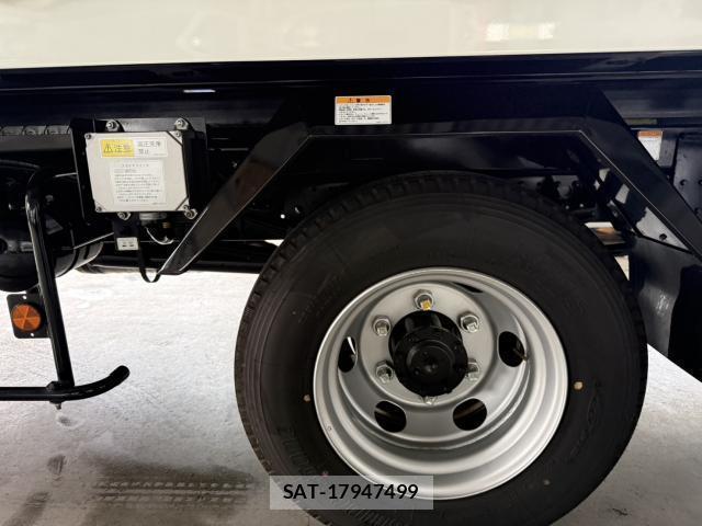 MITSUBISHI FUSO CANTER 2024-10 7817794-17