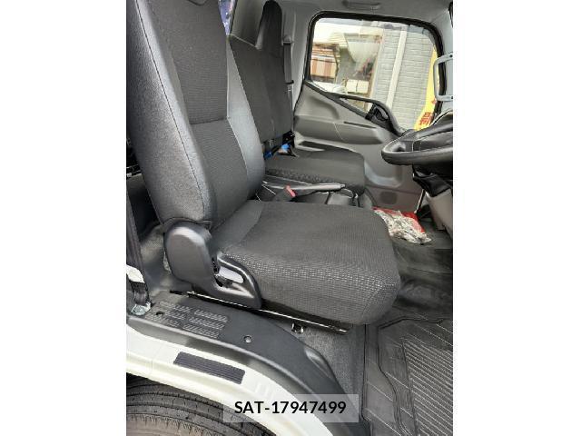 MITSUBISHI FUSO CANTER 2024-10 7817794-2