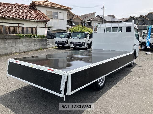 MITSUBISHI FUSO CANTER 2017-08 7817936-9