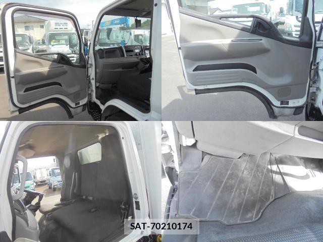 MITSUBISHI FUSO CANTER 2017-03 7819512-2