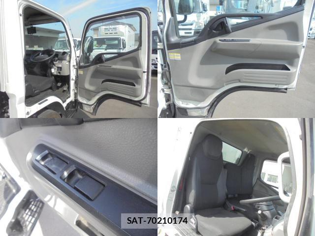 MITSUBISHI FUSO CANTER 2017-03 7819512-7
