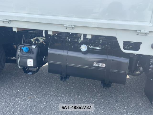 MITSUBISHI FUSO CANTER 2025-09 7820445-19