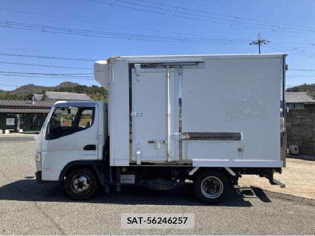 MITSUBISHI FUSO CANTER 2016 7823210-11
